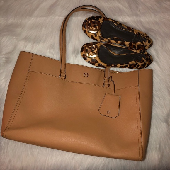 Tory Burch Handbags - Tory Burch Robinson Tote(shoes sold)used